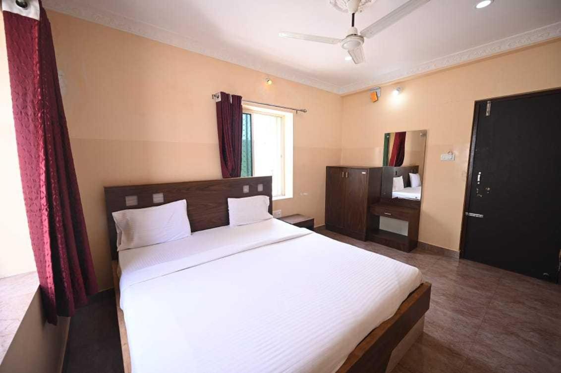 Oyo Flagship Hotel New Moon Inn Purî Extérieur photo