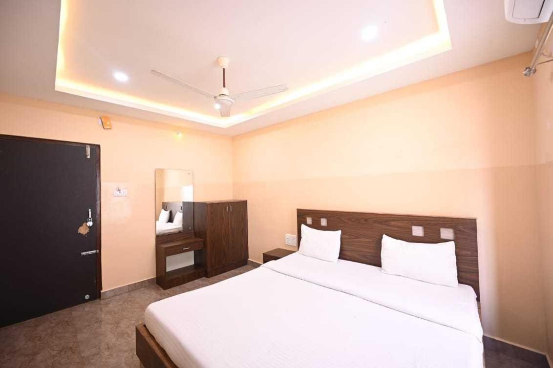 Oyo Flagship Hotel New Moon Inn Purî Extérieur photo